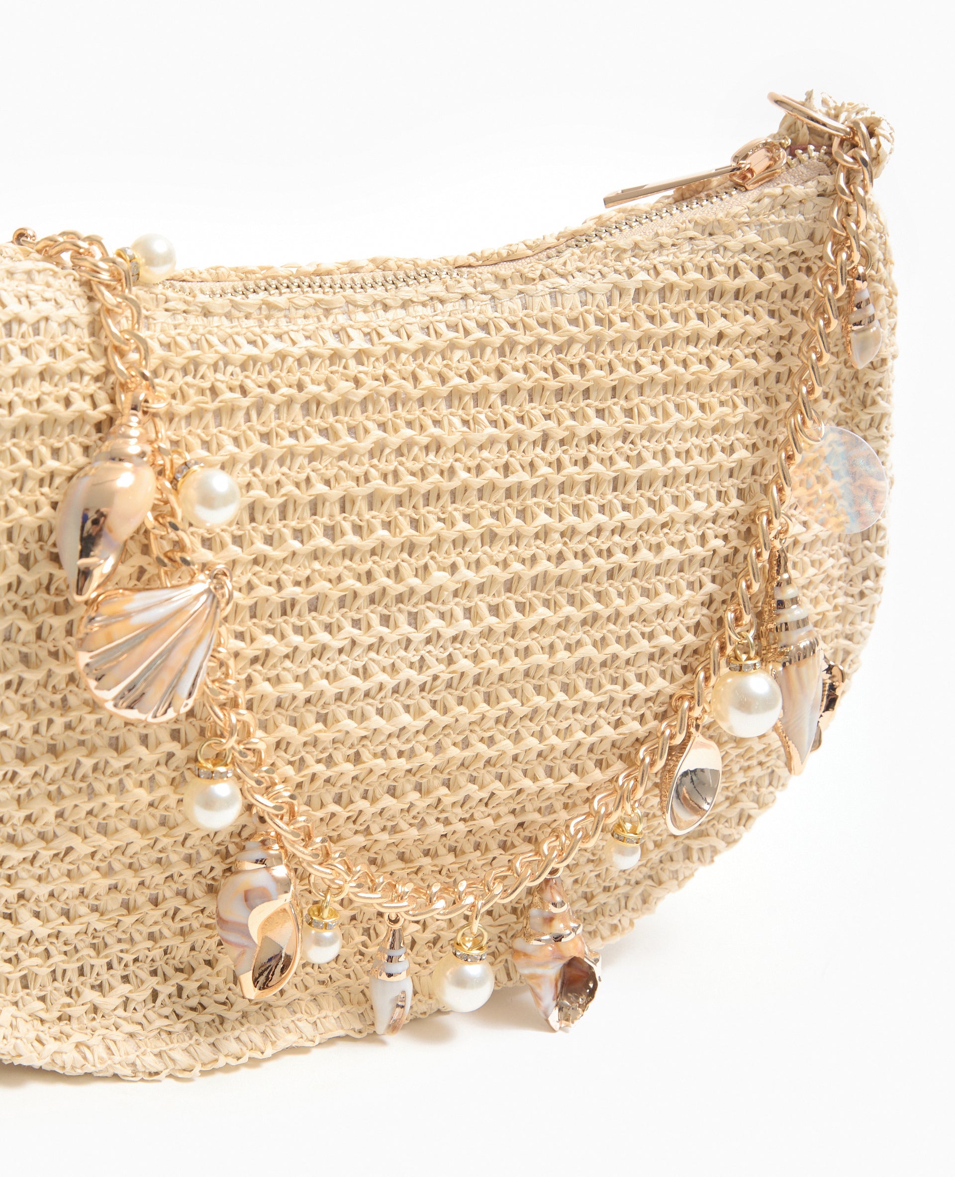 Sac en raphia avec bandoulière chaîne et coquillages