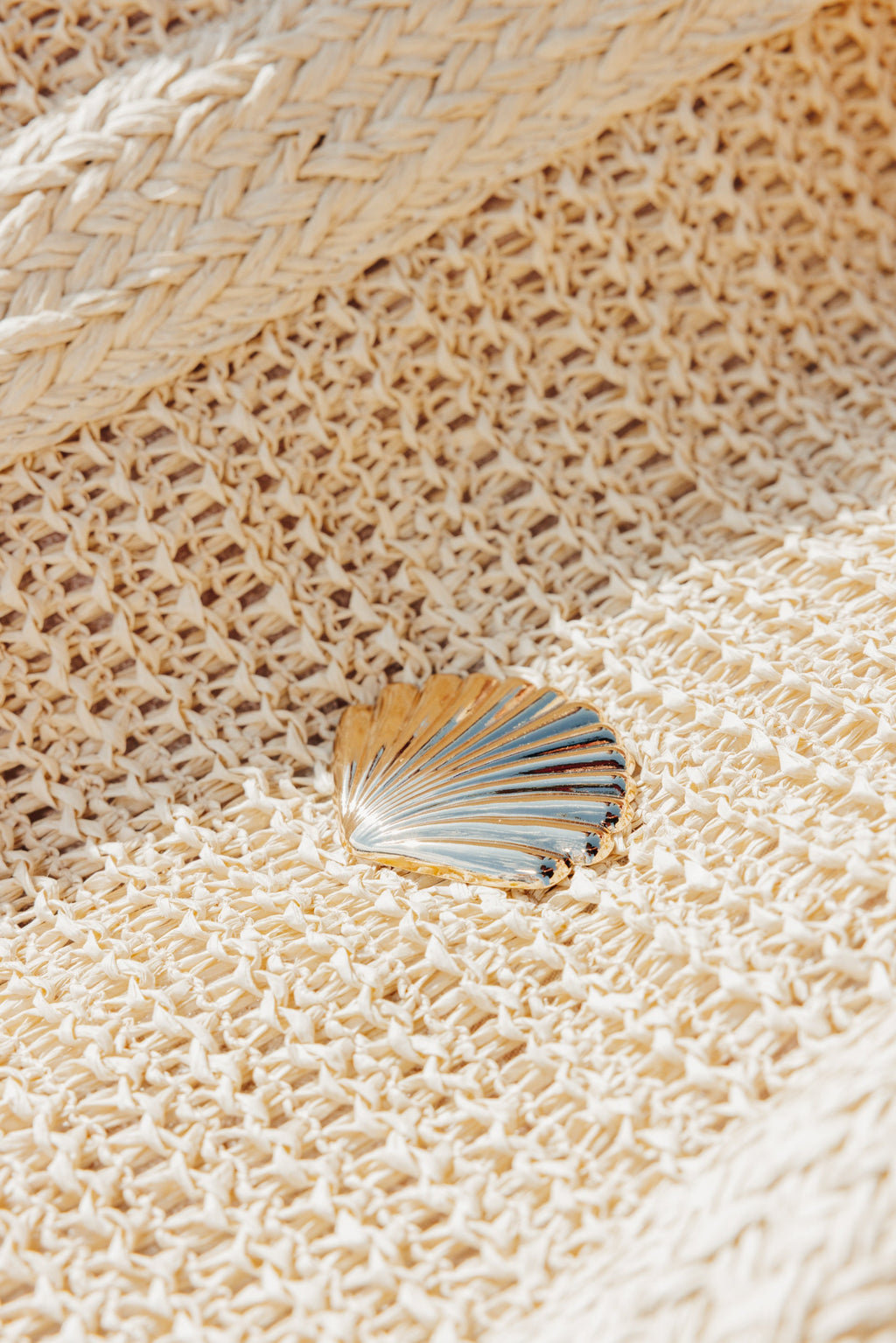 Grand sac cabas en raphia avec boucle coquillage