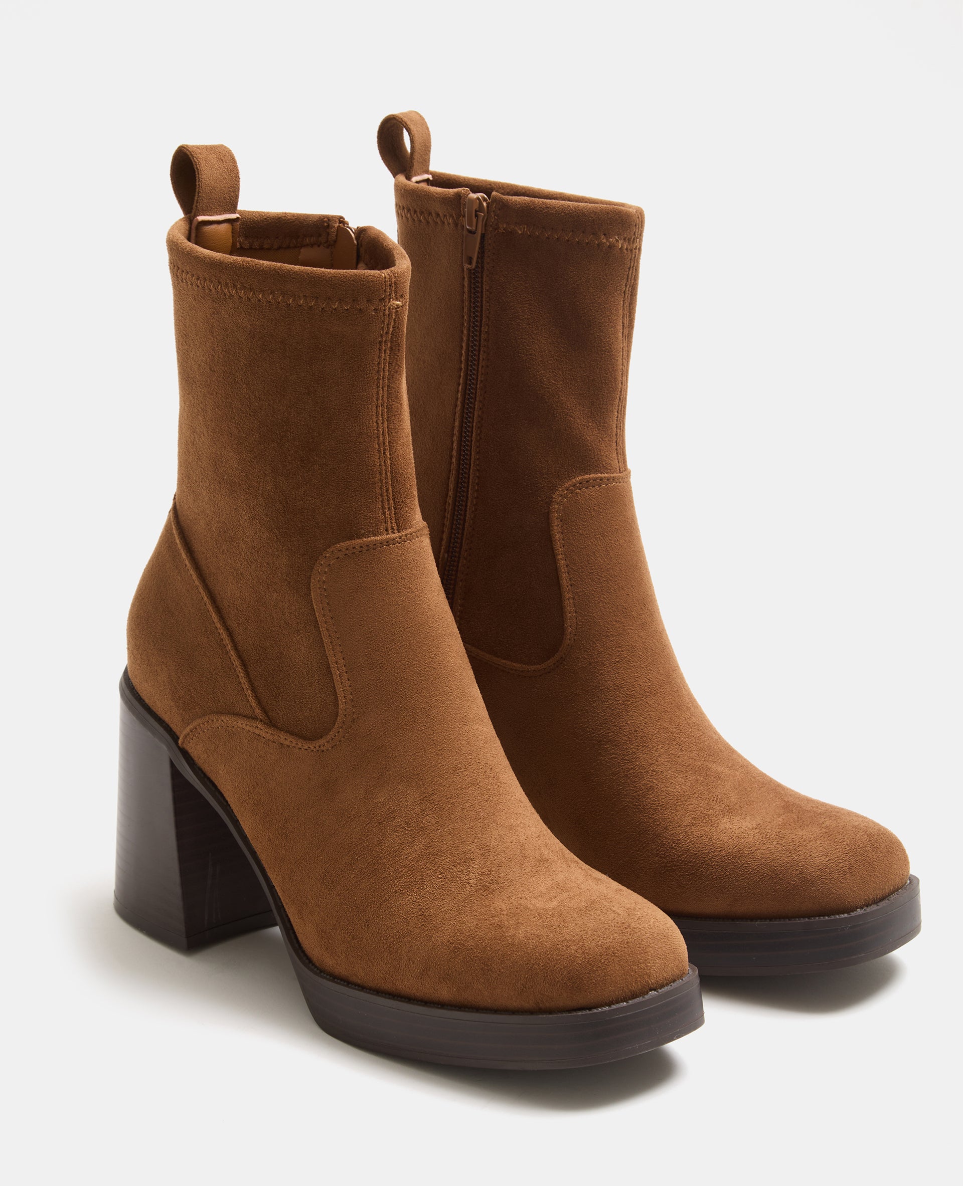Boots en suédine semelles plateformes et talons