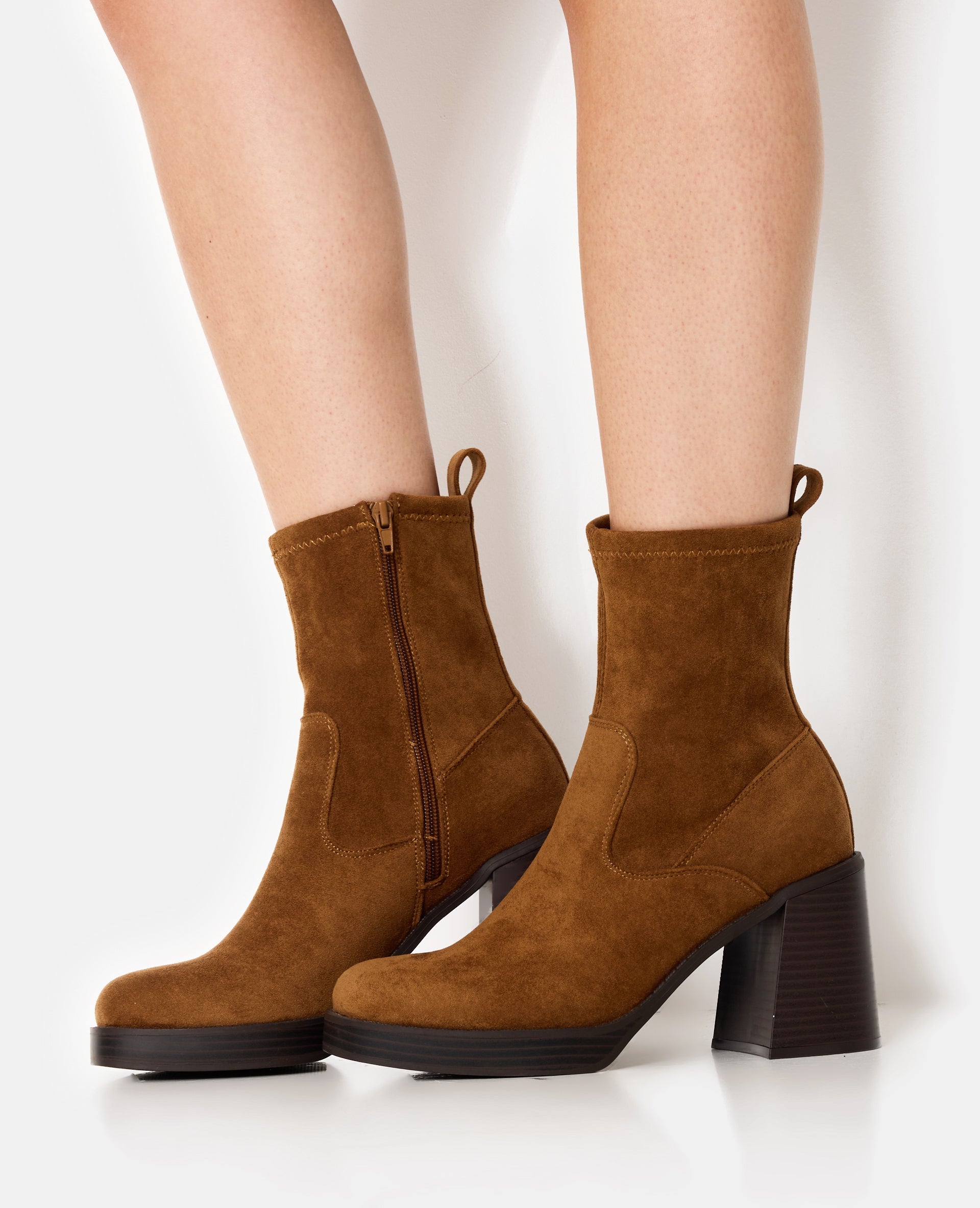 Boots en suédine semelles plateformes et talons