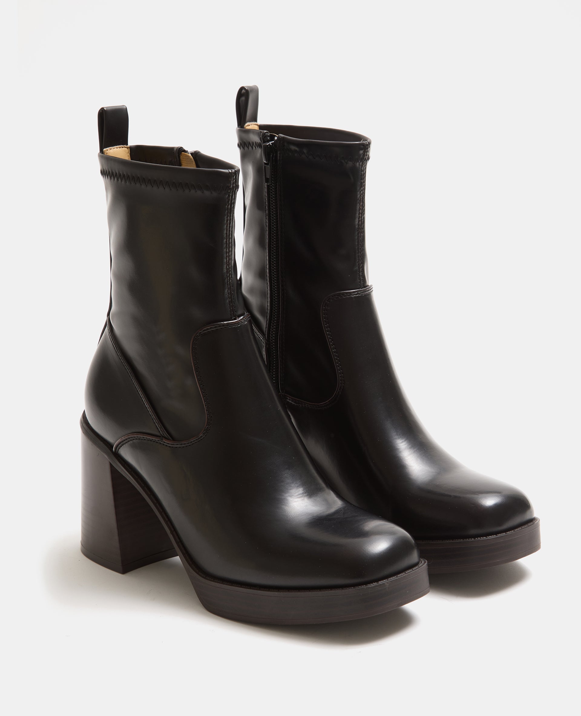 Boots avec semelles plateformes et talons