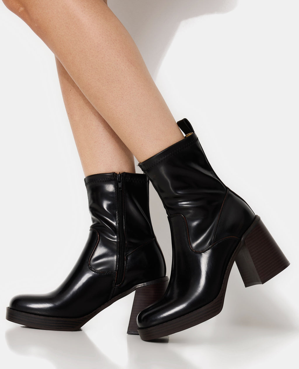 Boots avec semelles plateformes et talons