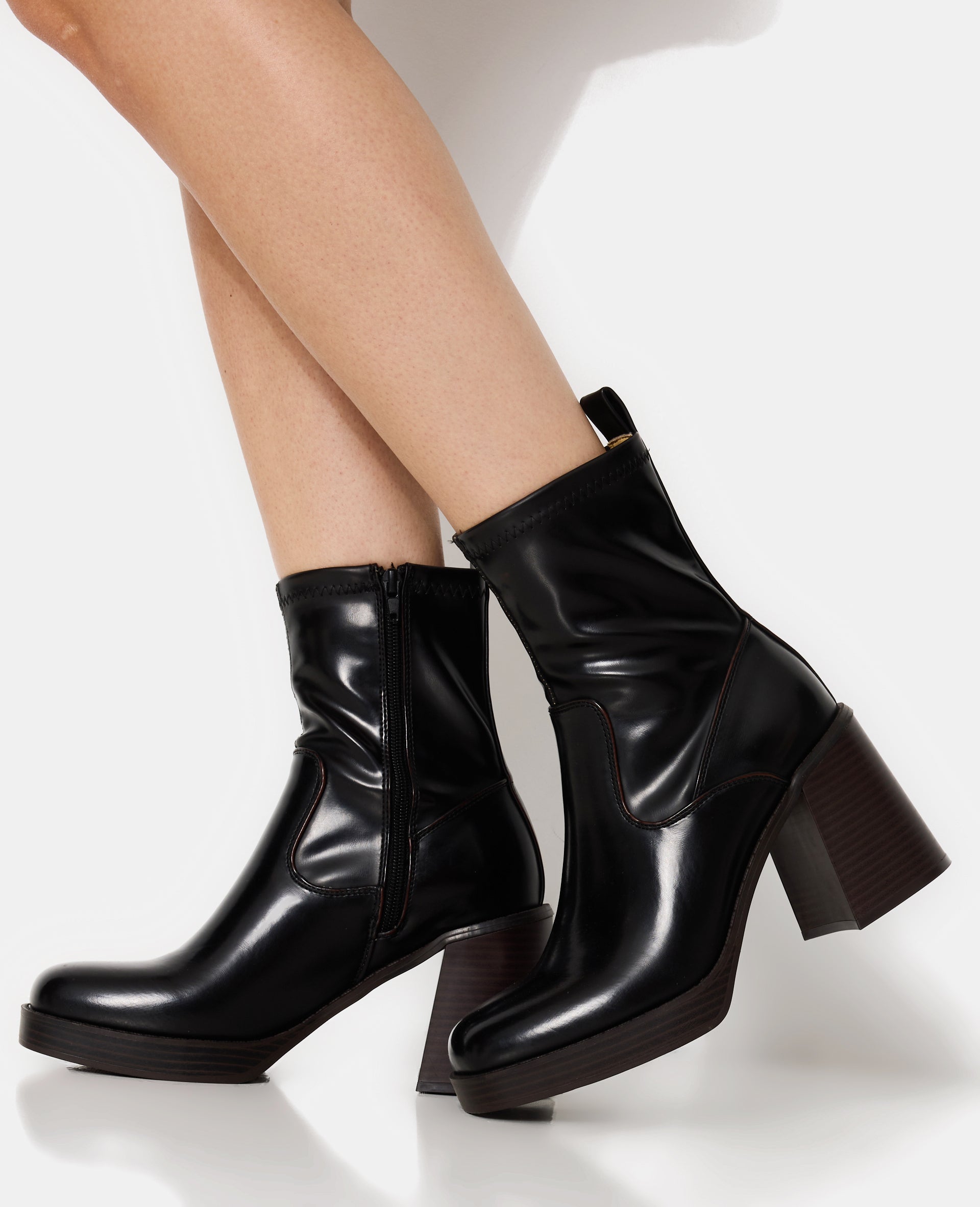 Boots avec semelles plateformes et talons