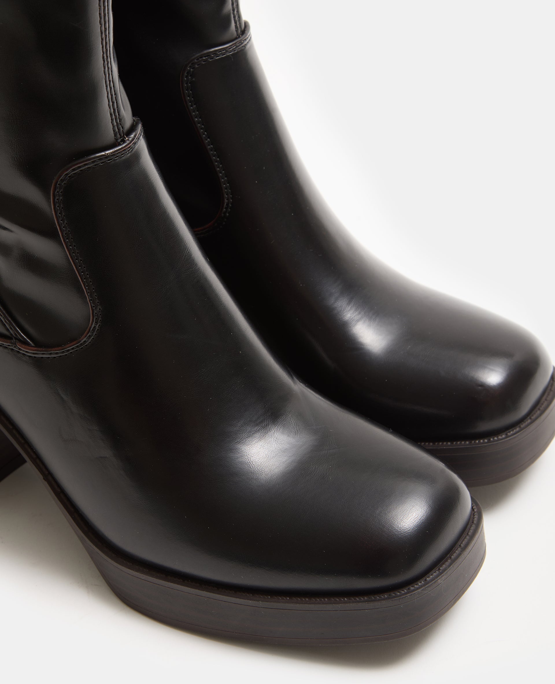 Boots avec semelles plateformes et talons