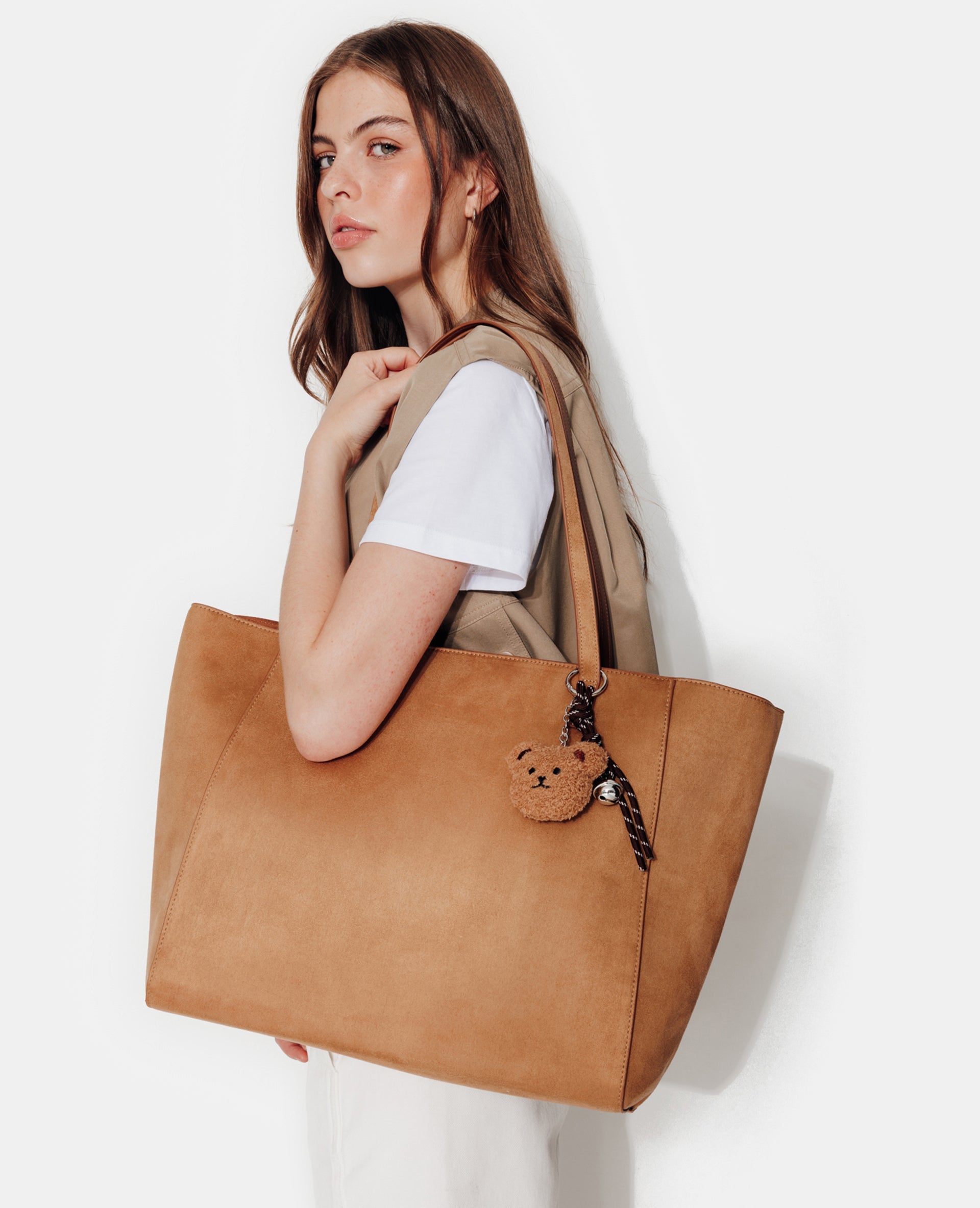Grand sac en suédine avec poche et poignées