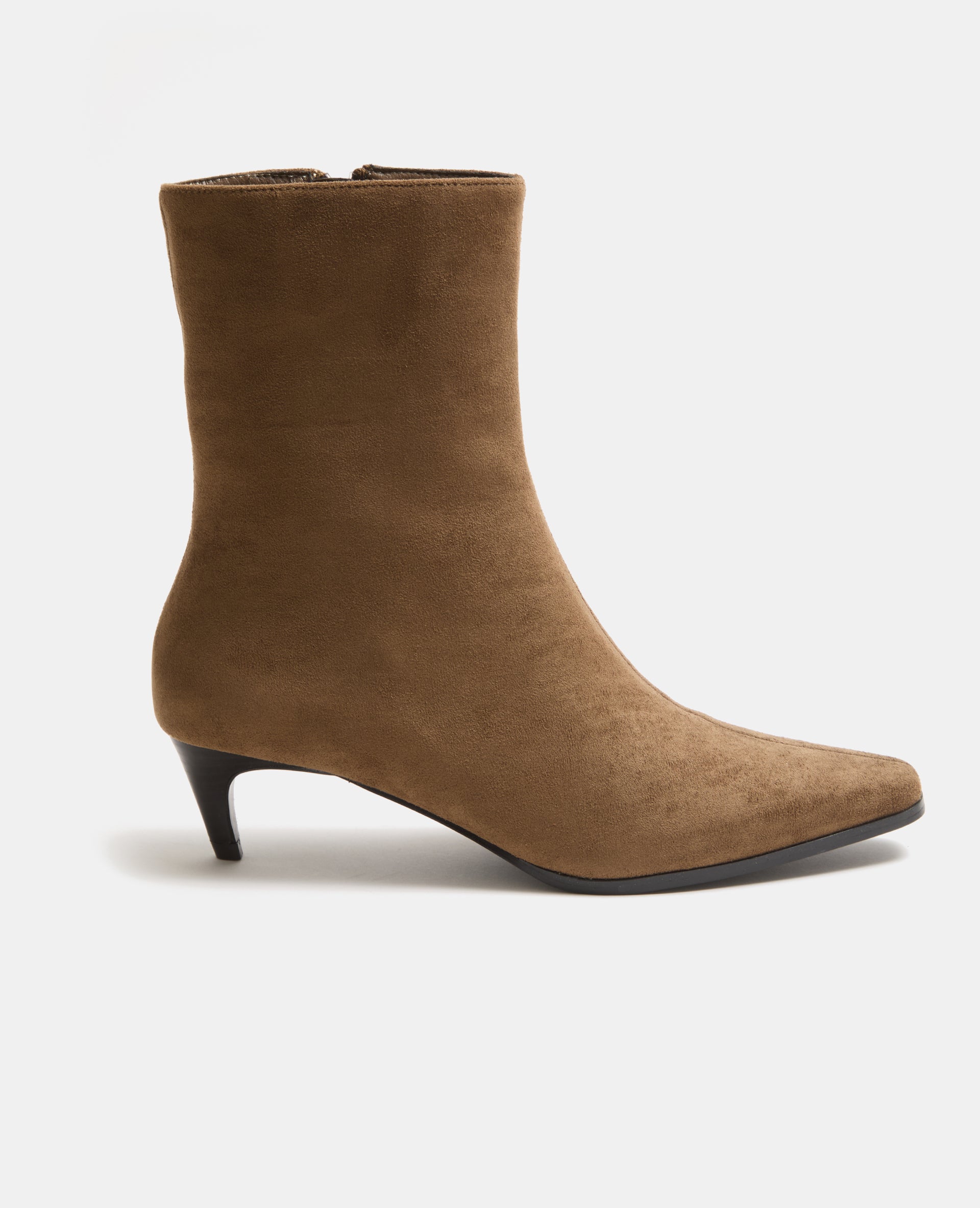 Boots pointues en suédine avec petit talon