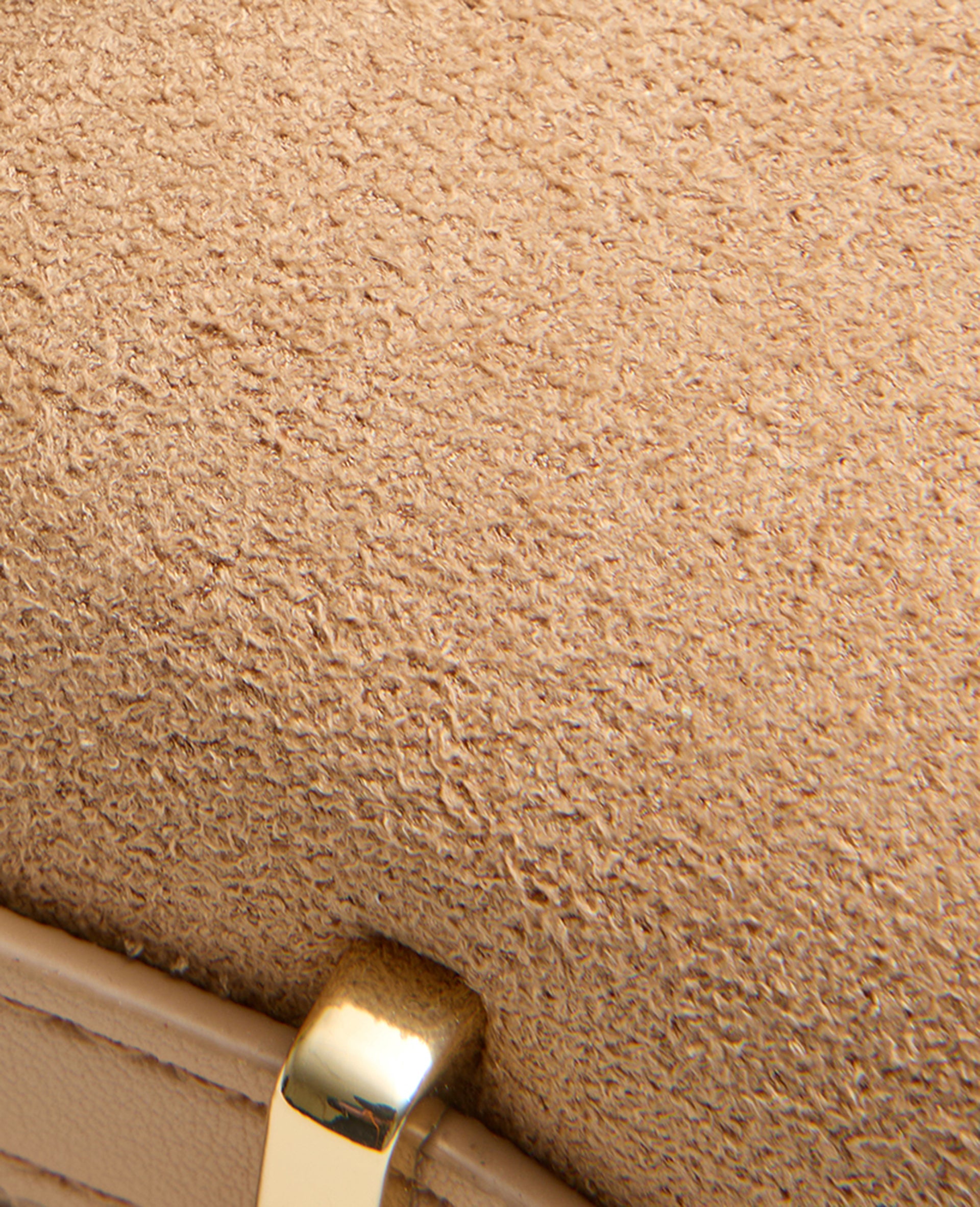 Petit sac boxy en suédine avec boucle fantaisie