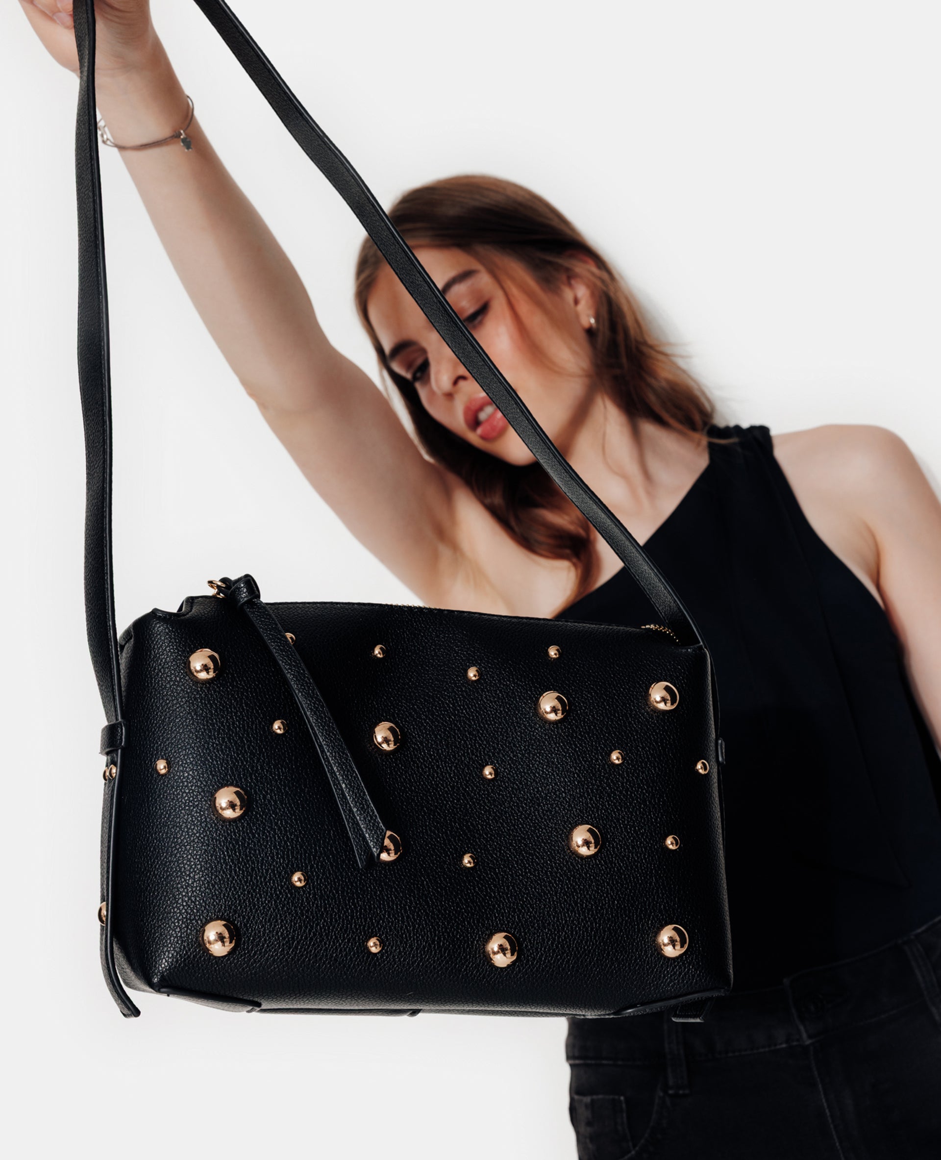 Sac boxy avec clous porté épaule