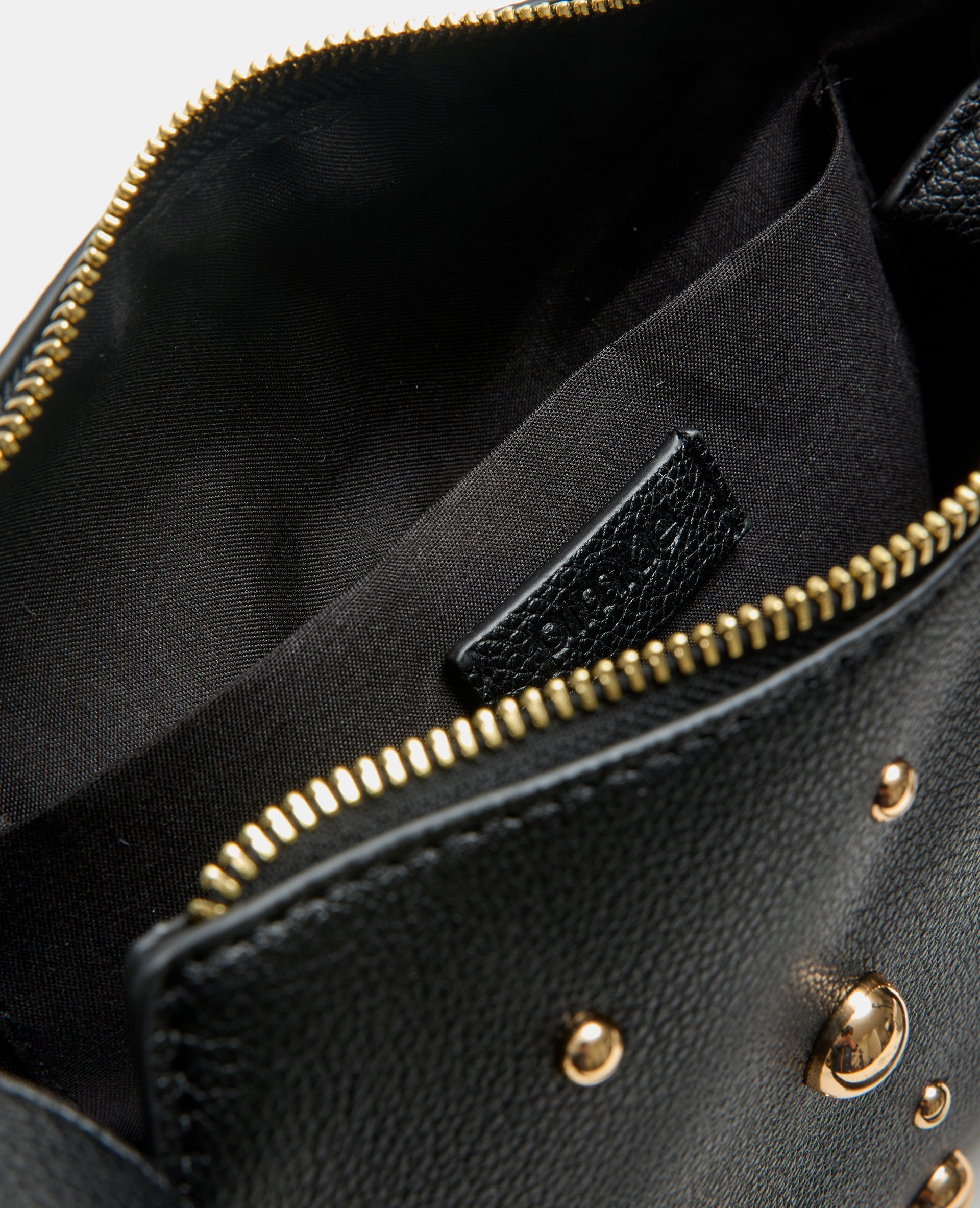 Sac boxy avec clous porté épaule