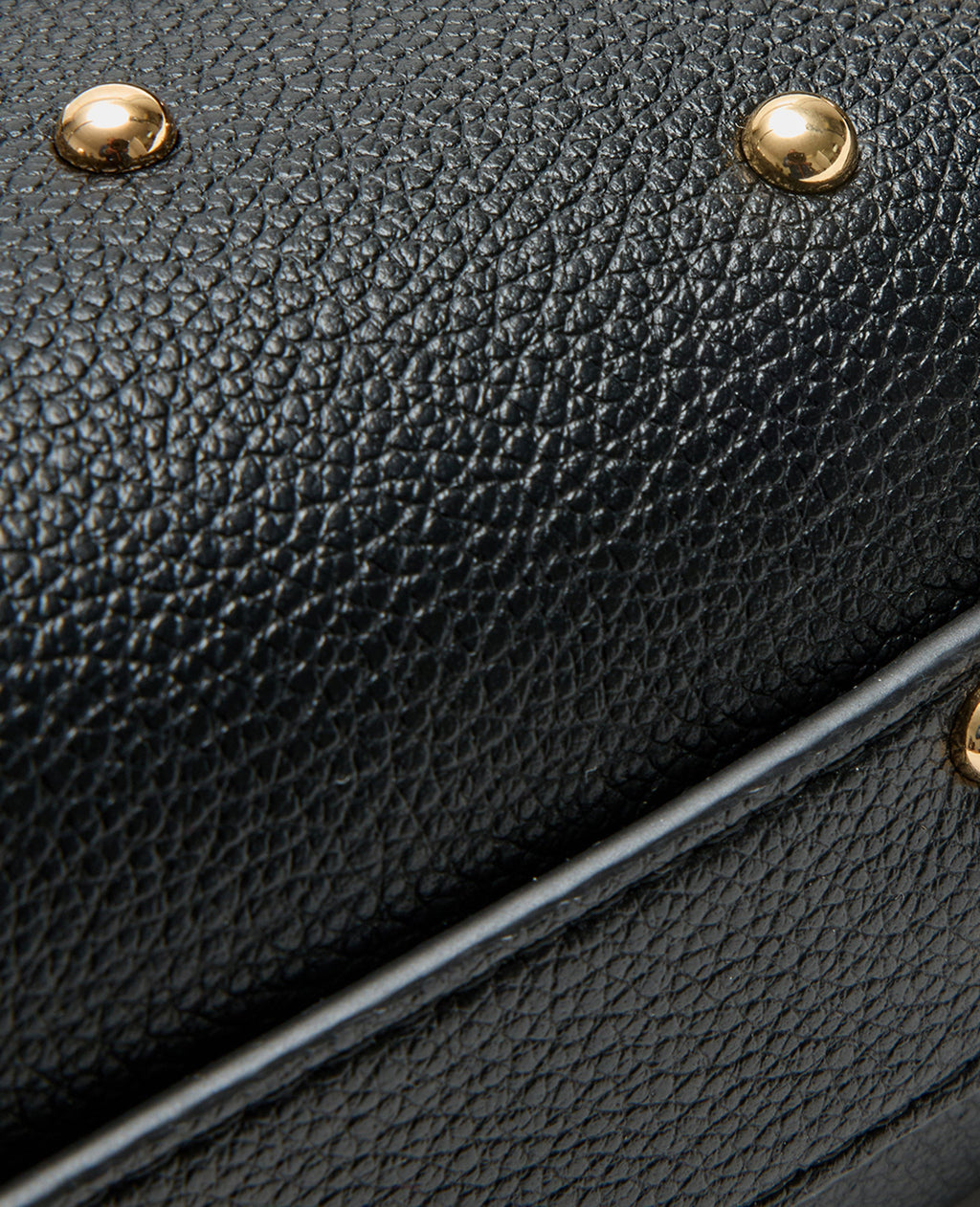 Sac boxy avec clous porté épaule