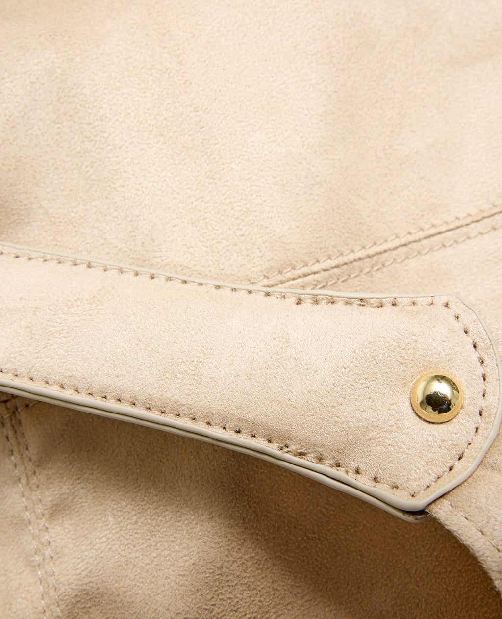 Grand sac en suédine porté épaule