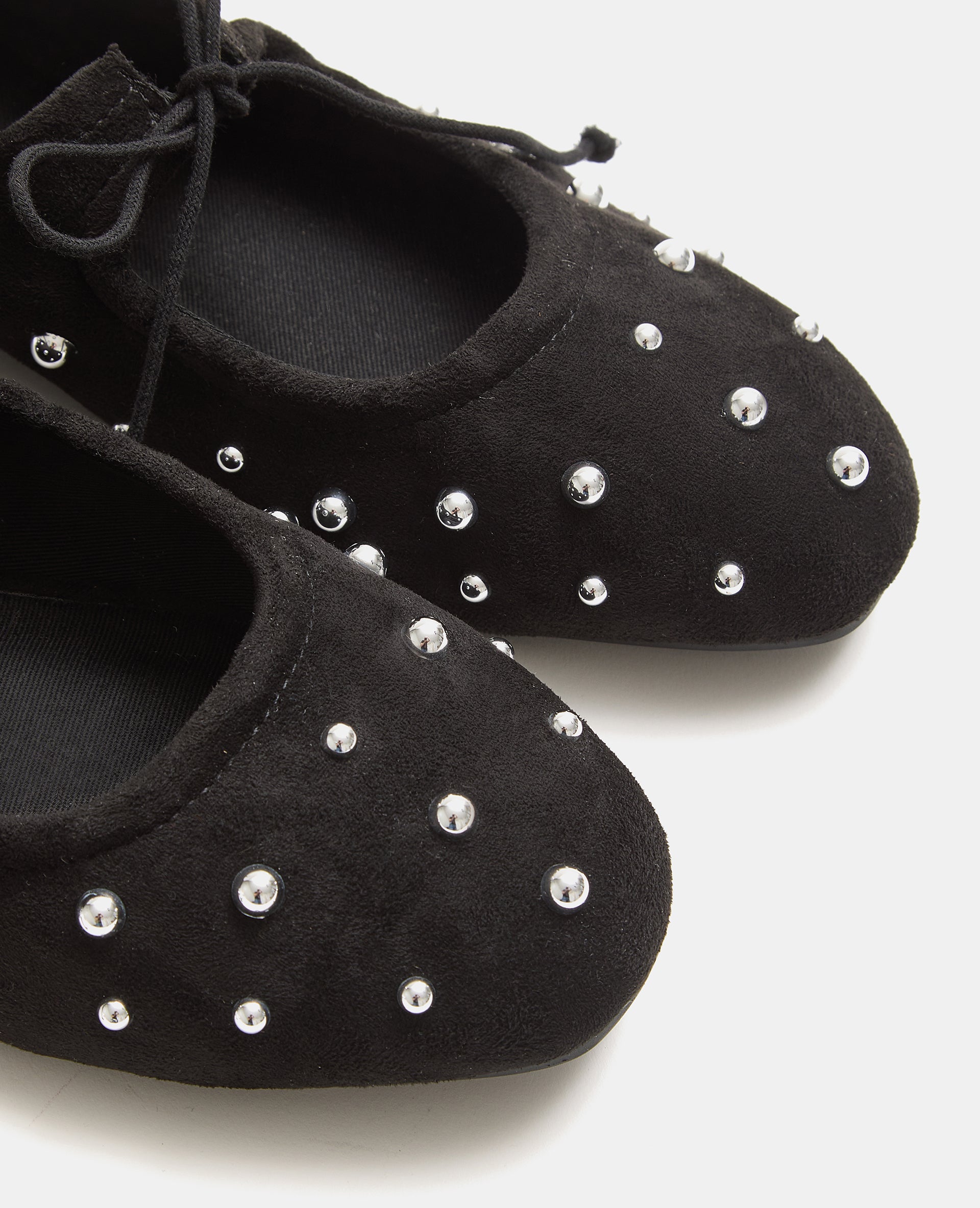 Ballerines en suédine avec clous
