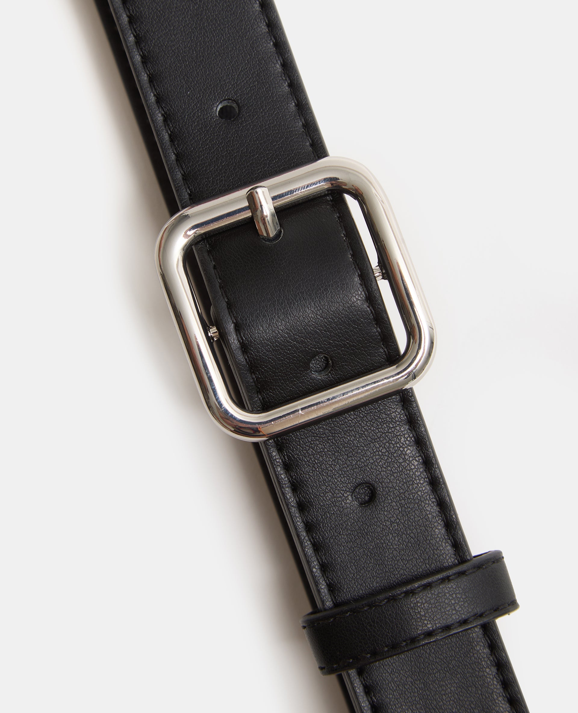Ceinture en simili avec boucle carrée